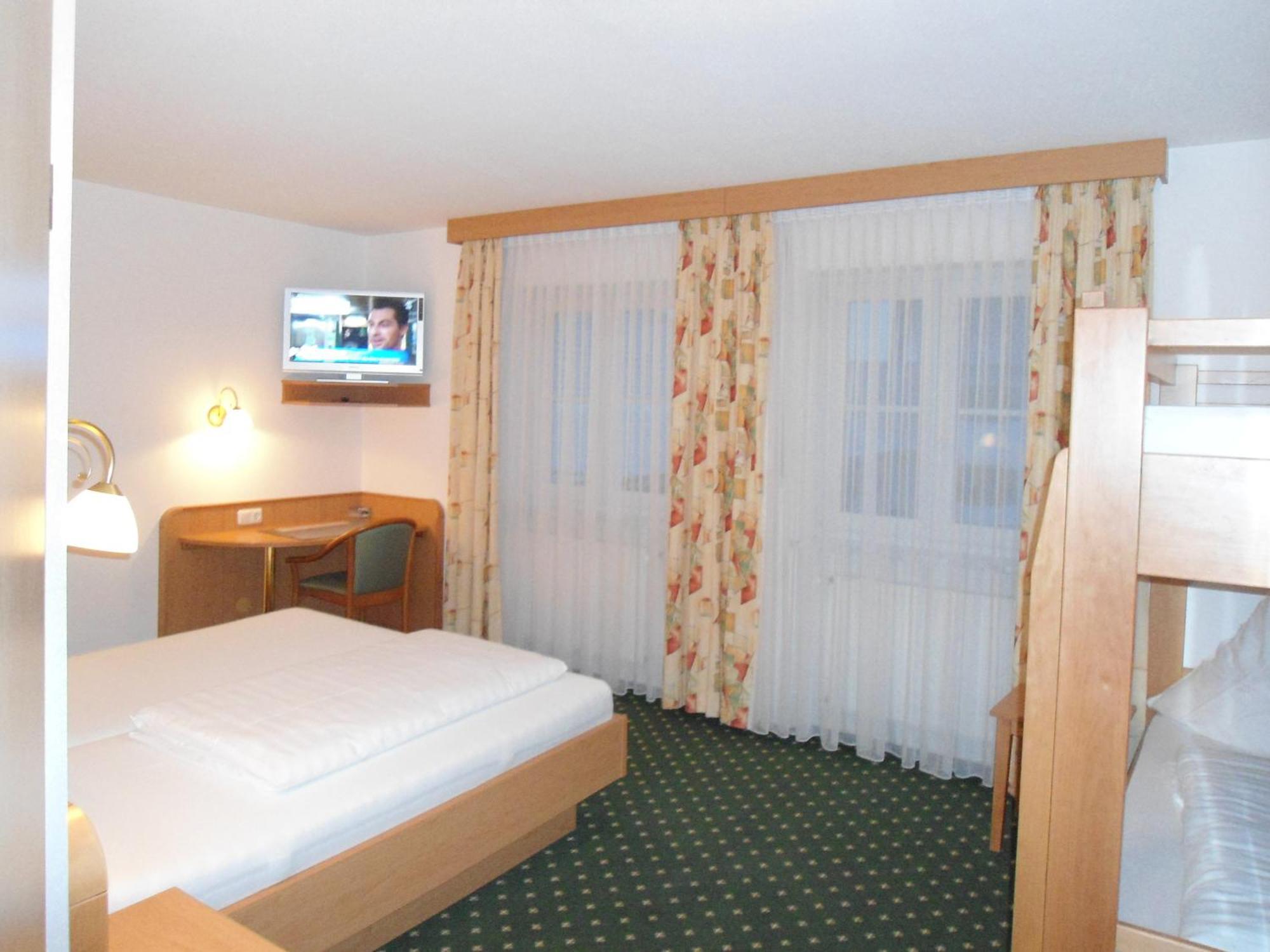 Hotel Hutzenthaler Bruckberg Chambre photo