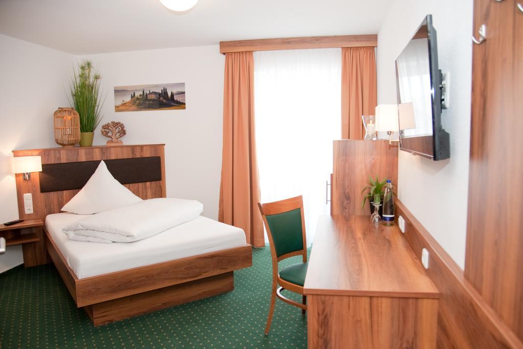 Hotel Hutzenthaler Bruckberg Extérieur photo