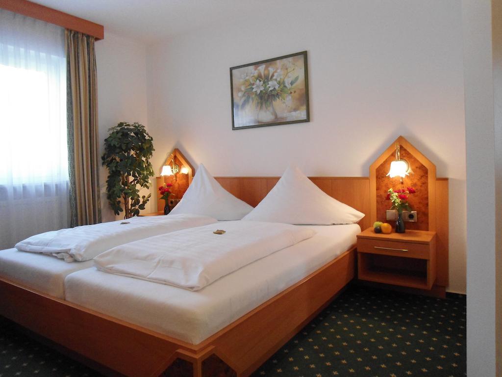 Hotel Hutzenthaler Bruckberg Extérieur photo