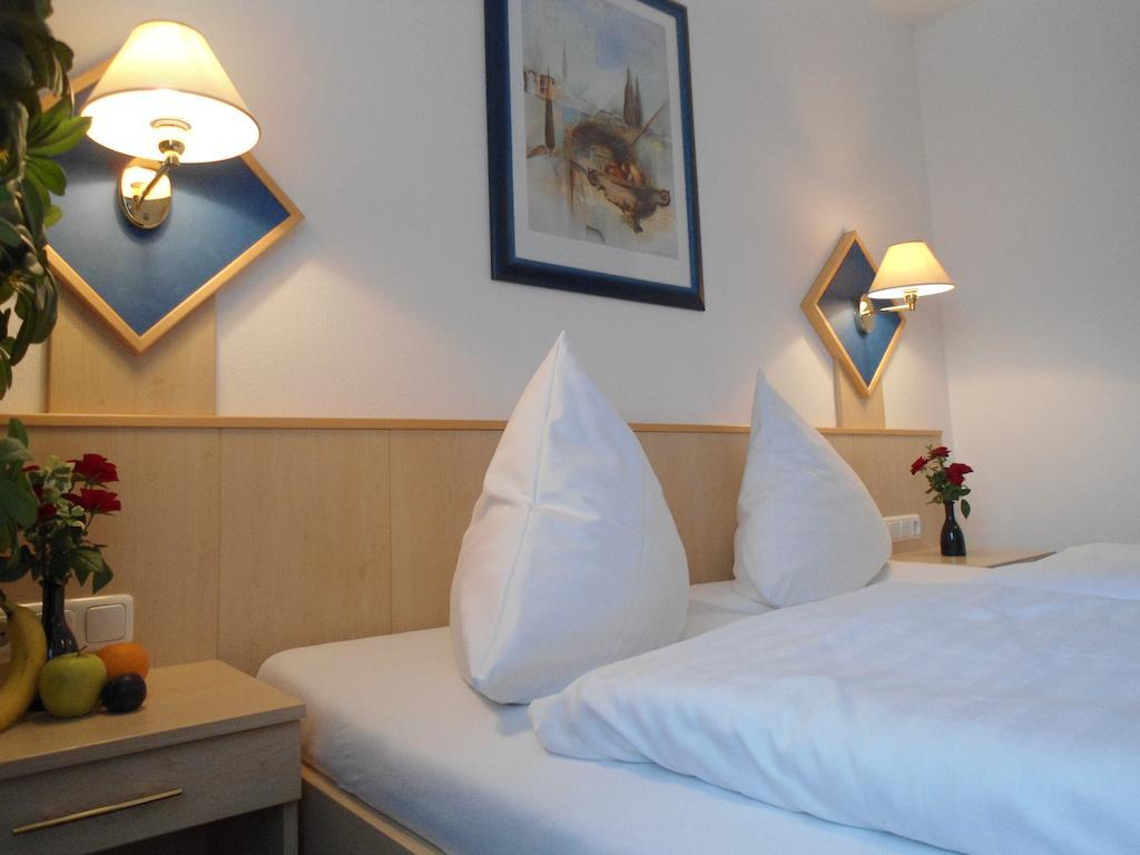 Hotel Hutzenthaler Bruckberg Chambre photo